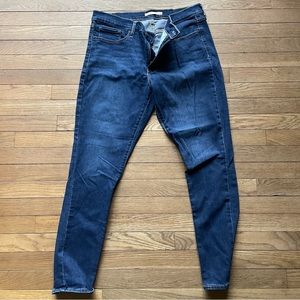 Levi’s skinny jeans 
Size 32